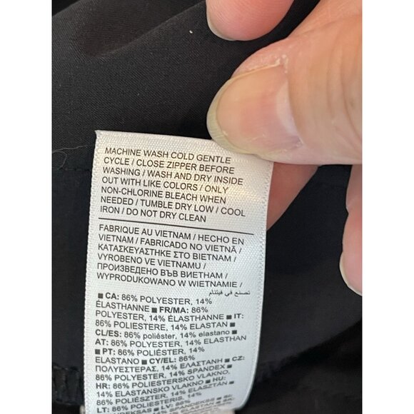 Athleta Size 10 Endless High Rise Cargo Pants in black - Picture 12 of 15